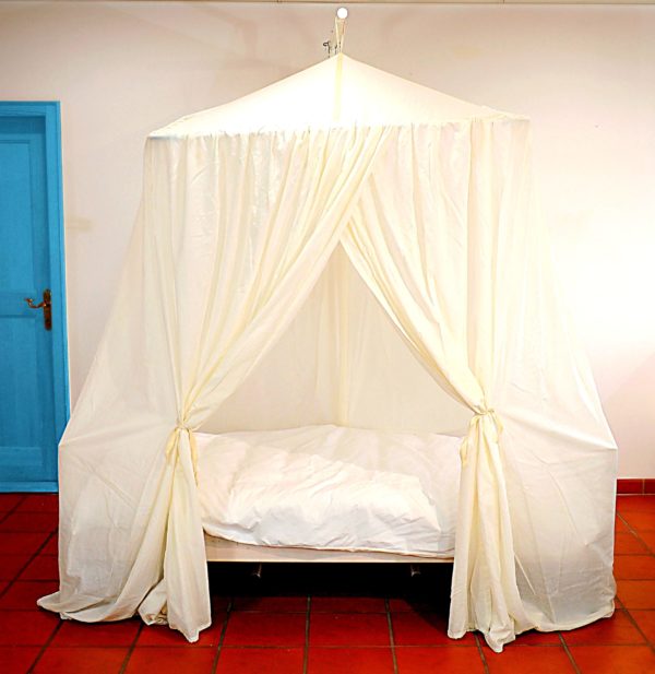 Baldaquin 160x210 cm Swiss Shield ULTIMA pyramide, pour support ou un crochet 32dB à 3.5GHz
